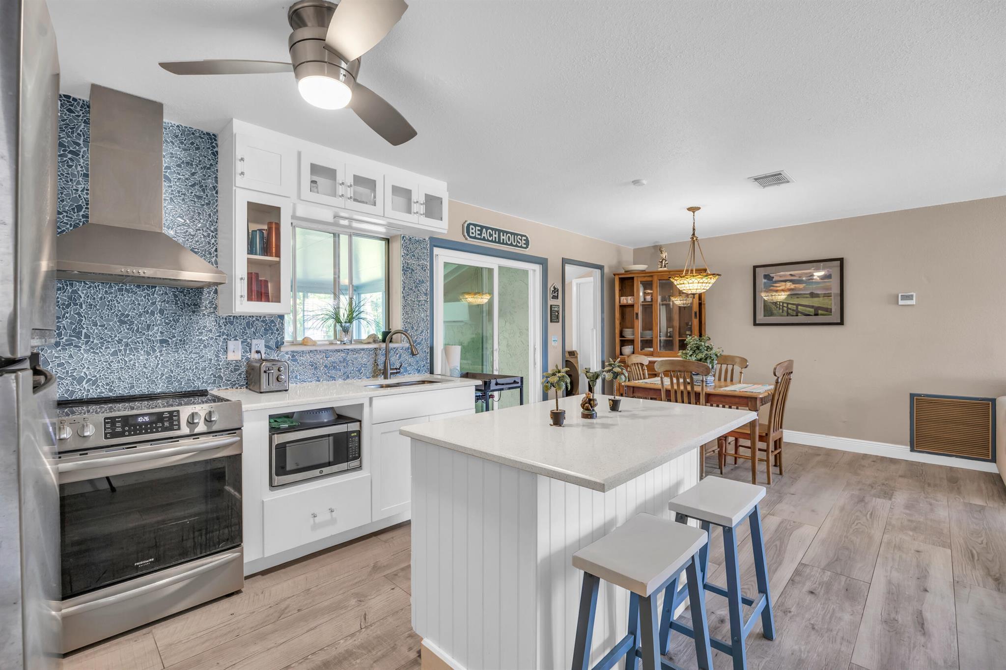 1718 SE Cascella Court