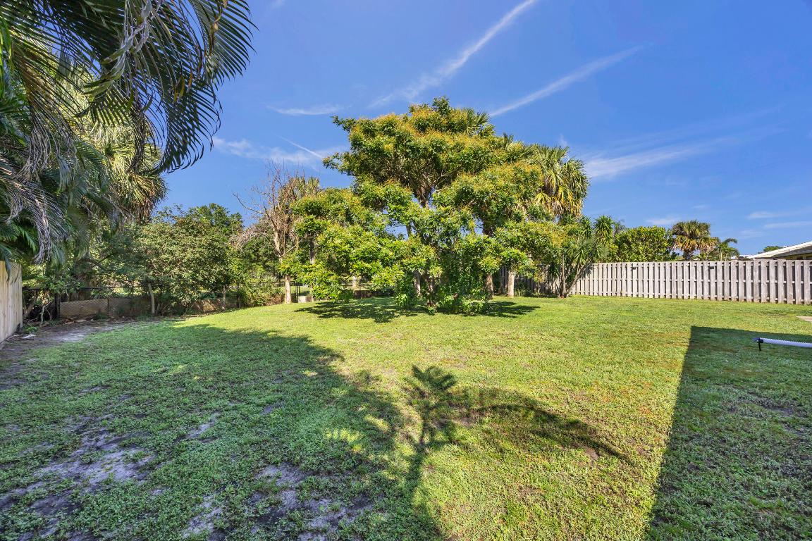 1718 SE Cascella Court