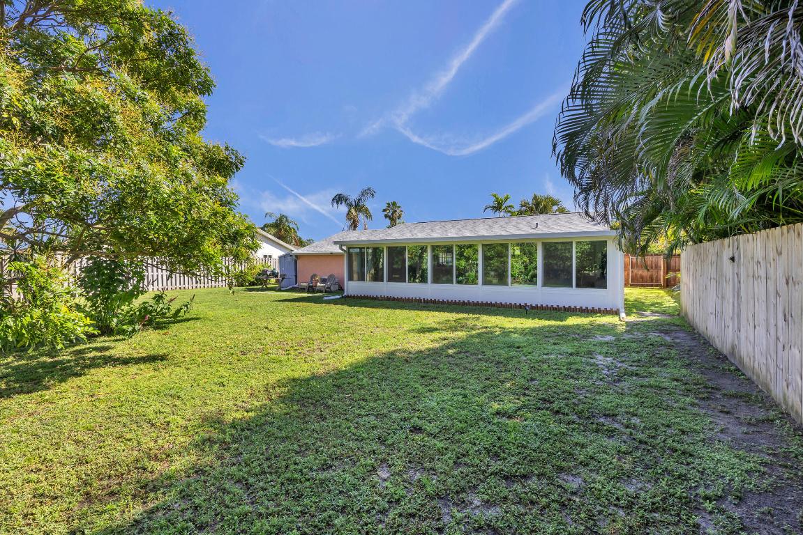 1718 SE Cascella Court