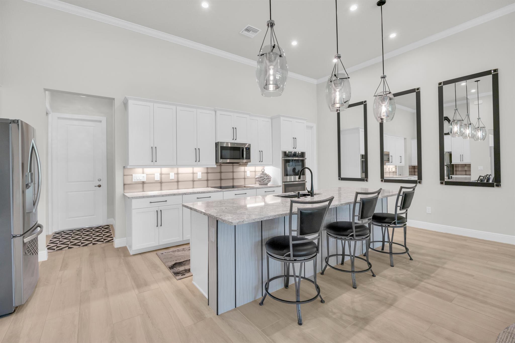 718 SW Riverwatch Place