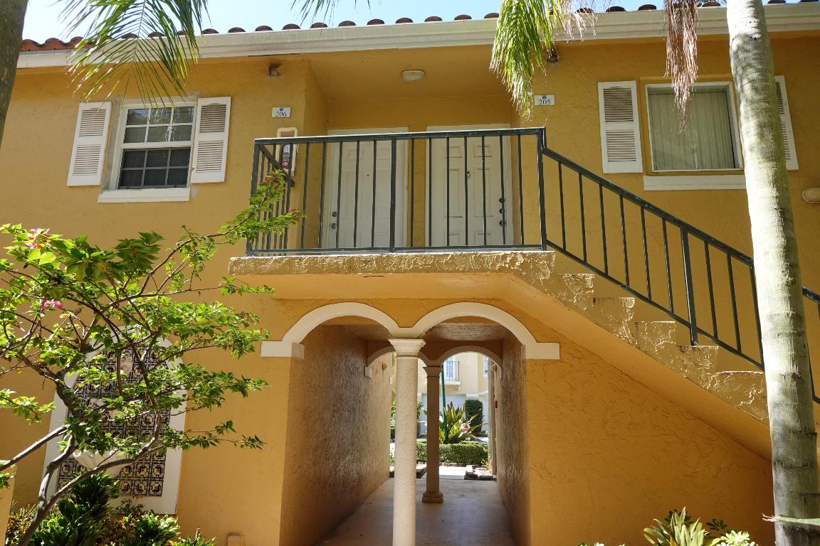 1120 Lake Shore Drive 205