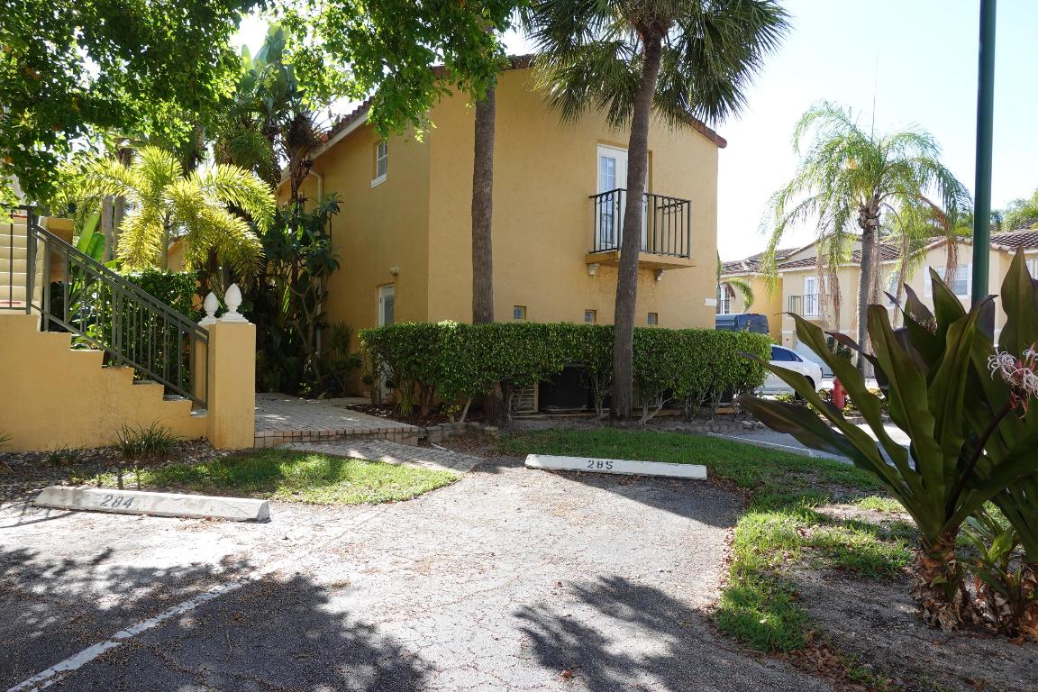 1120 Lake Shore Drive 205