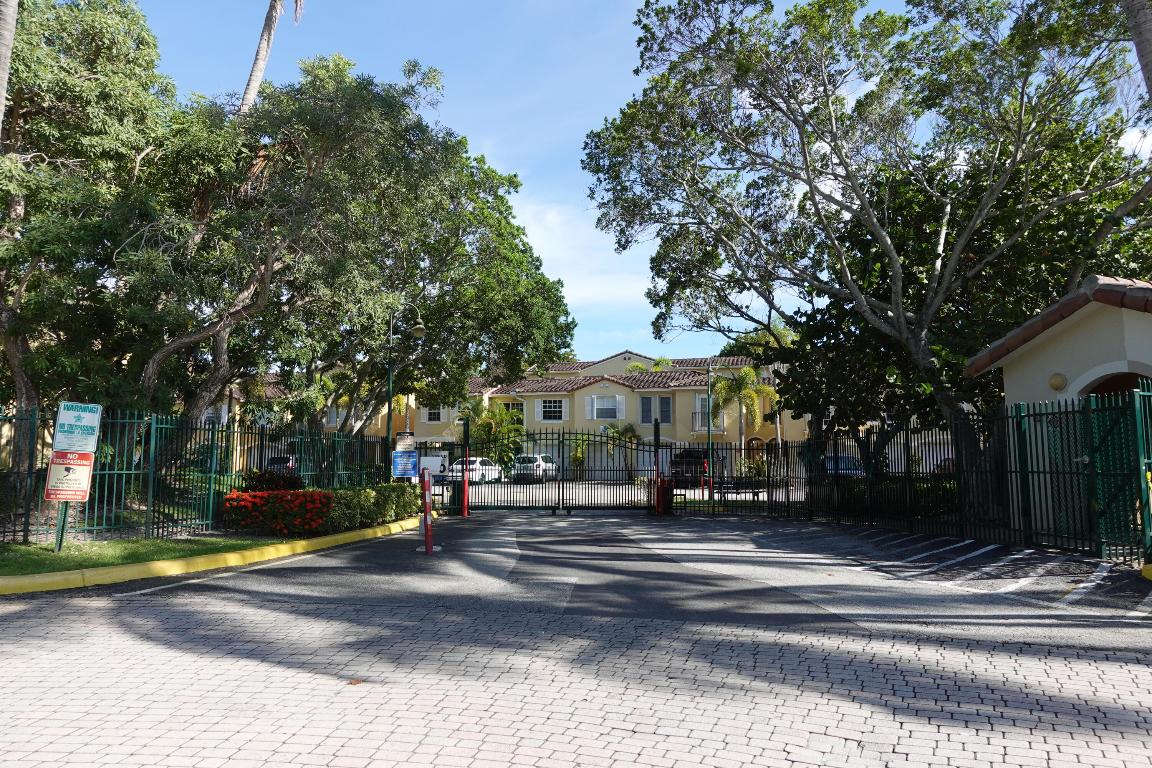 1120 Lake Shore Drive 205