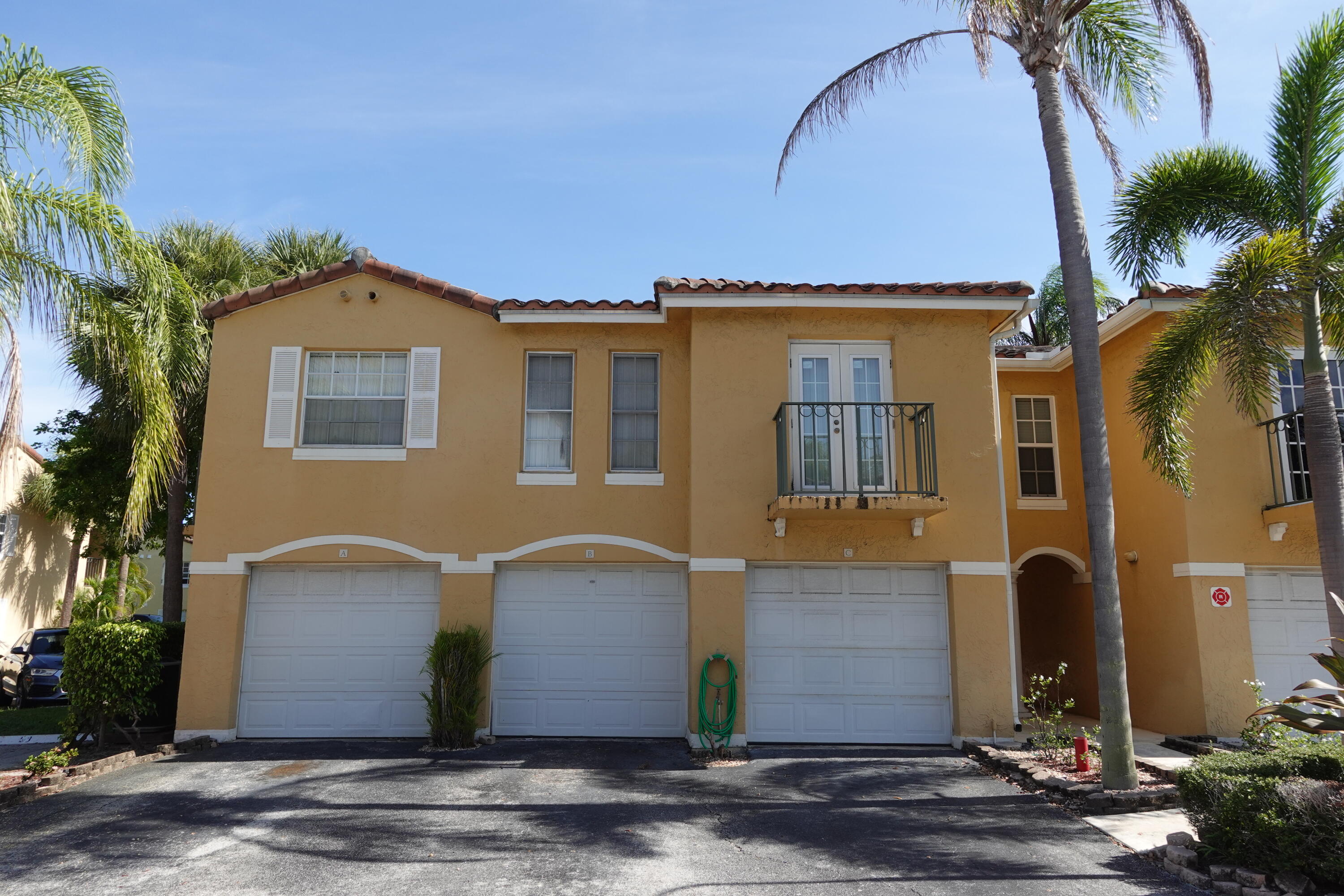 1120 Lake Shore Drive 205