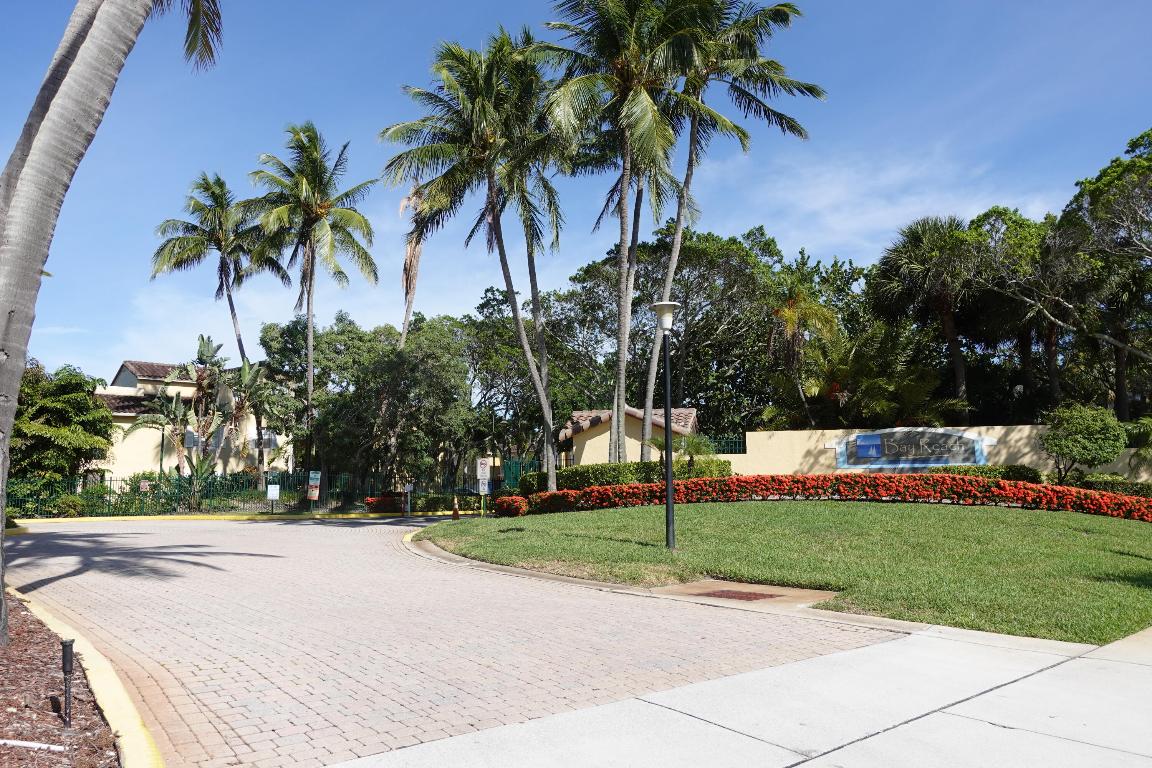 1120 Lake Shore Drive 205