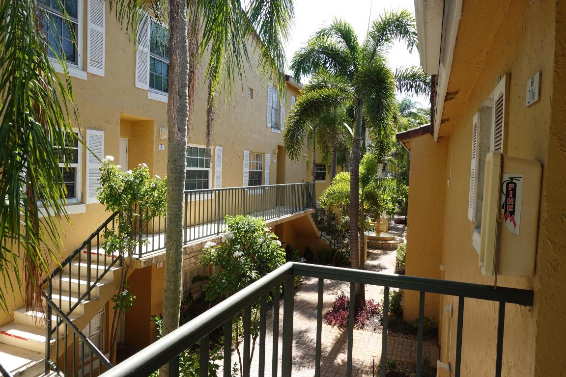 1120 Lake Shore Drive 205