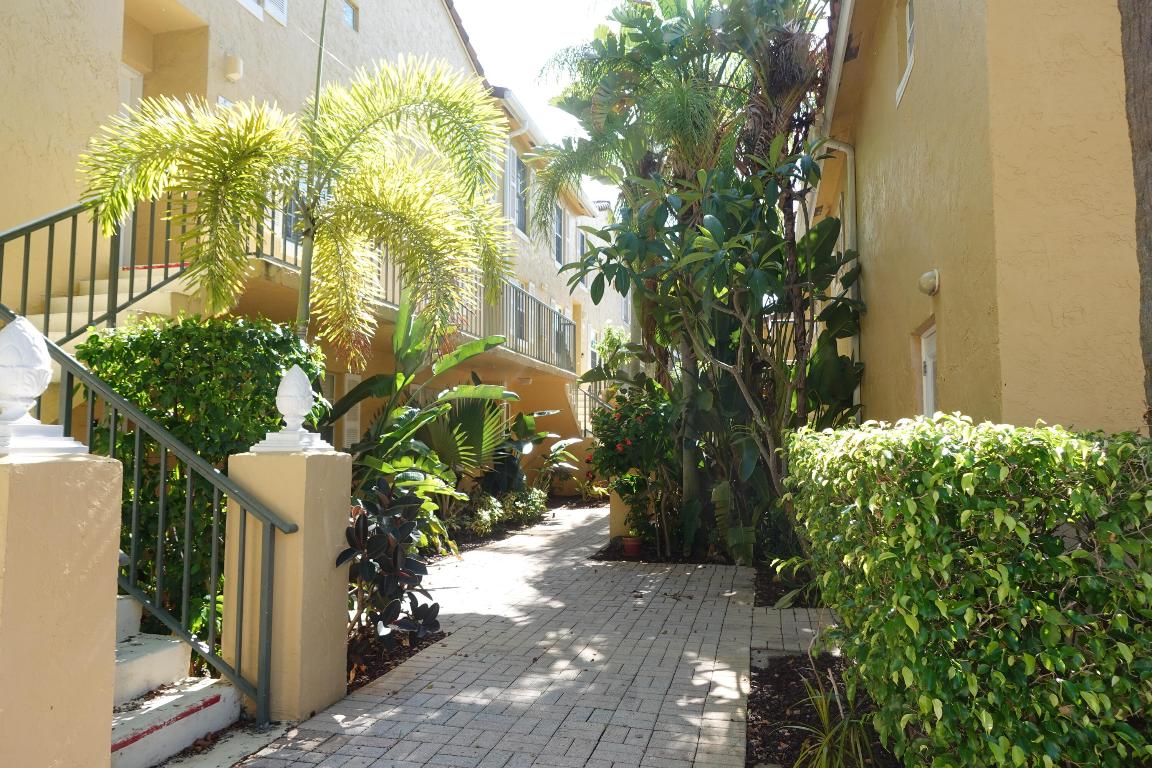 1120 Lake Shore Drive 205