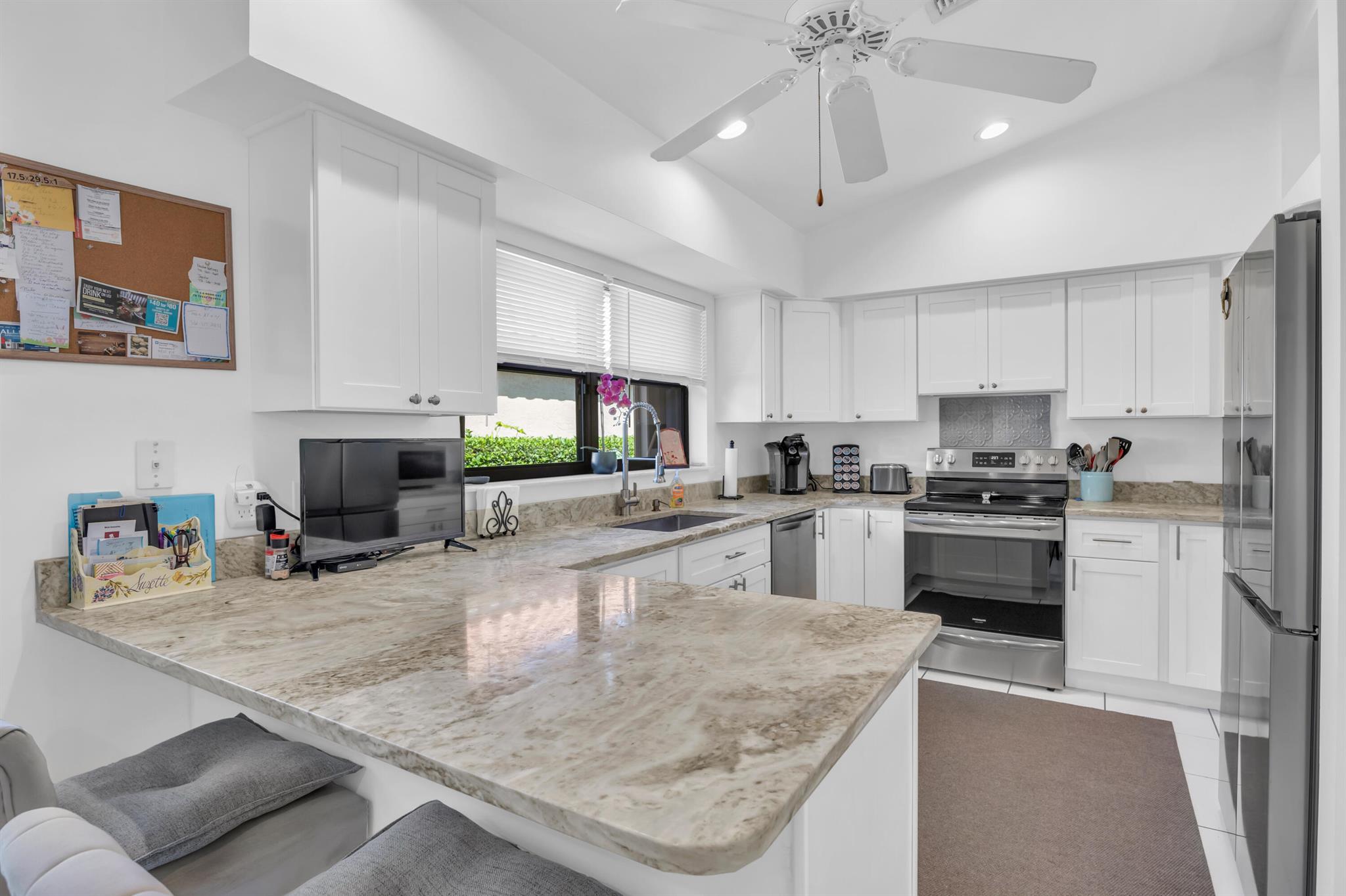 2735 SW Mariposa Circle