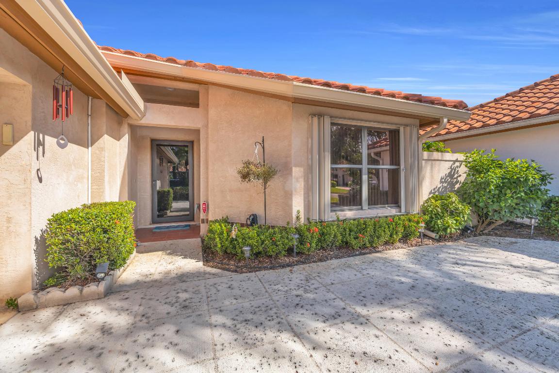 2735 SW Mariposa Circle