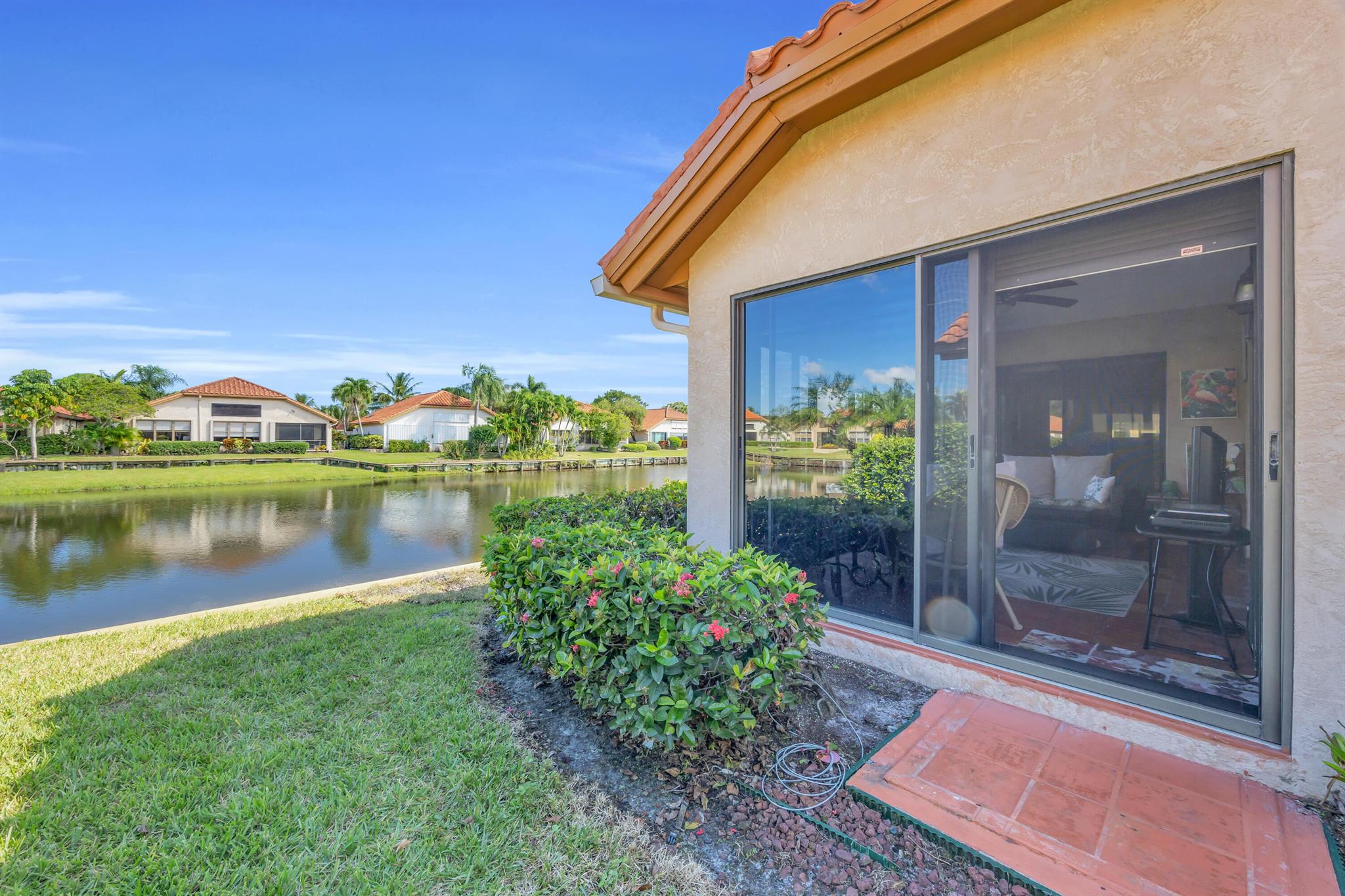 2735 SW Mariposa Circle