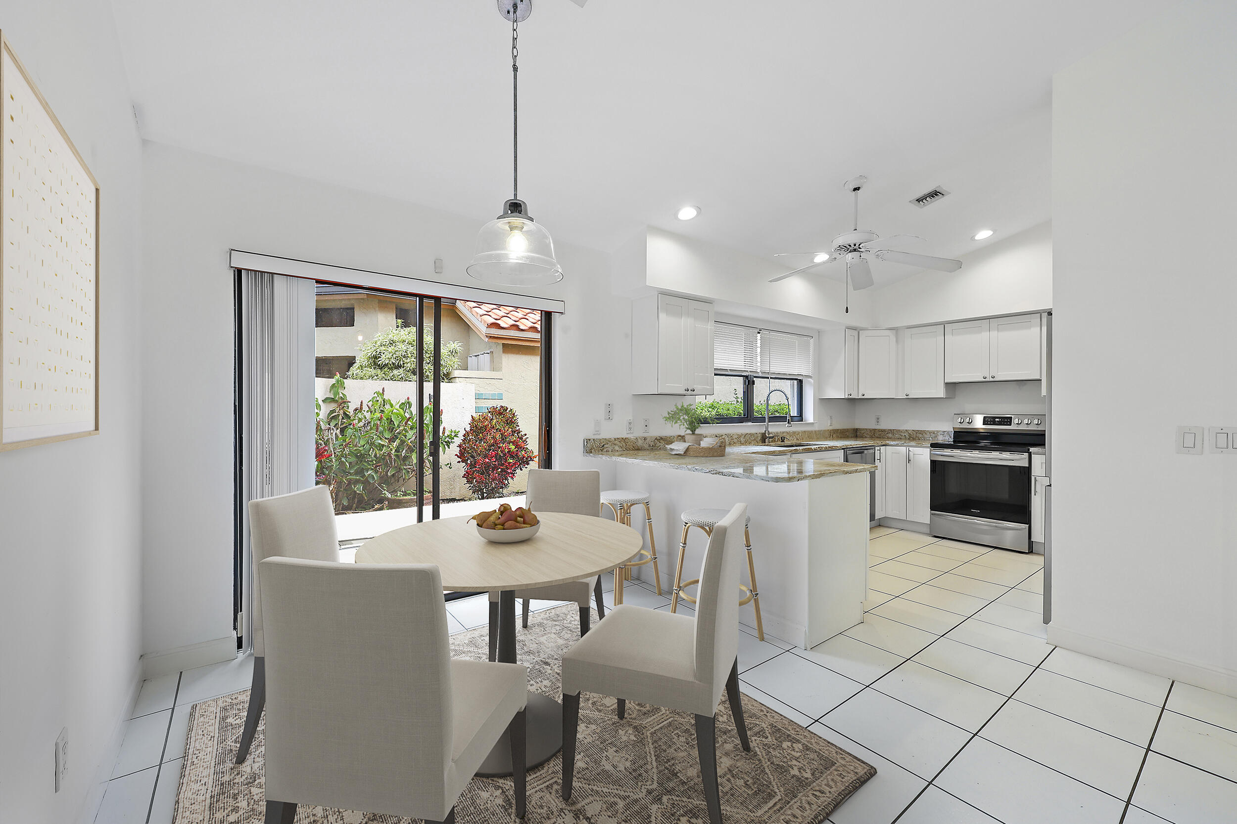 2735 SW Mariposa Circle