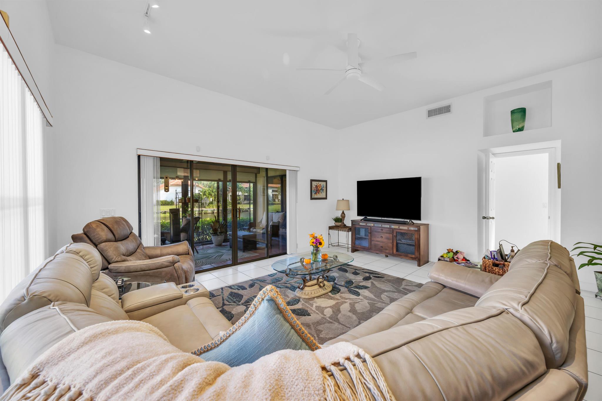 2735 SW Mariposa Circle