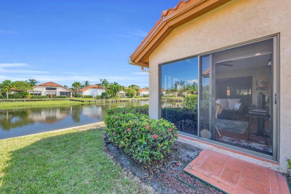 2735 SW Mariposa Circle