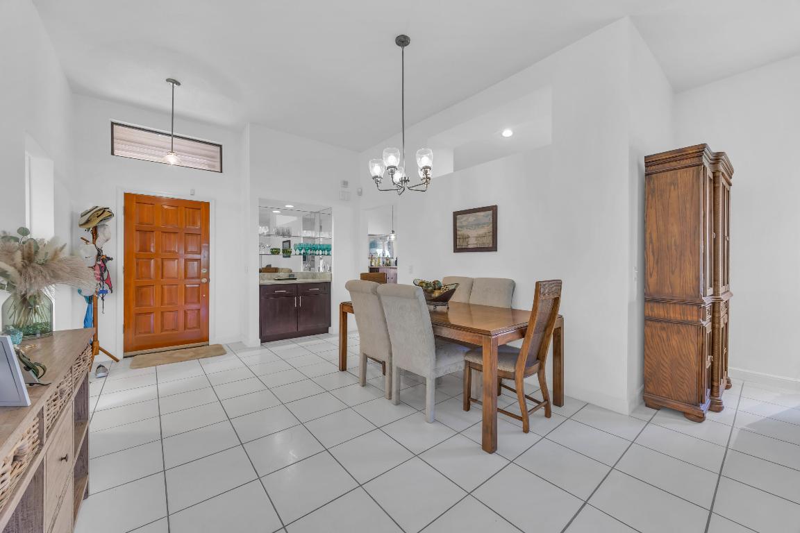 2735 SW Mariposa Circle