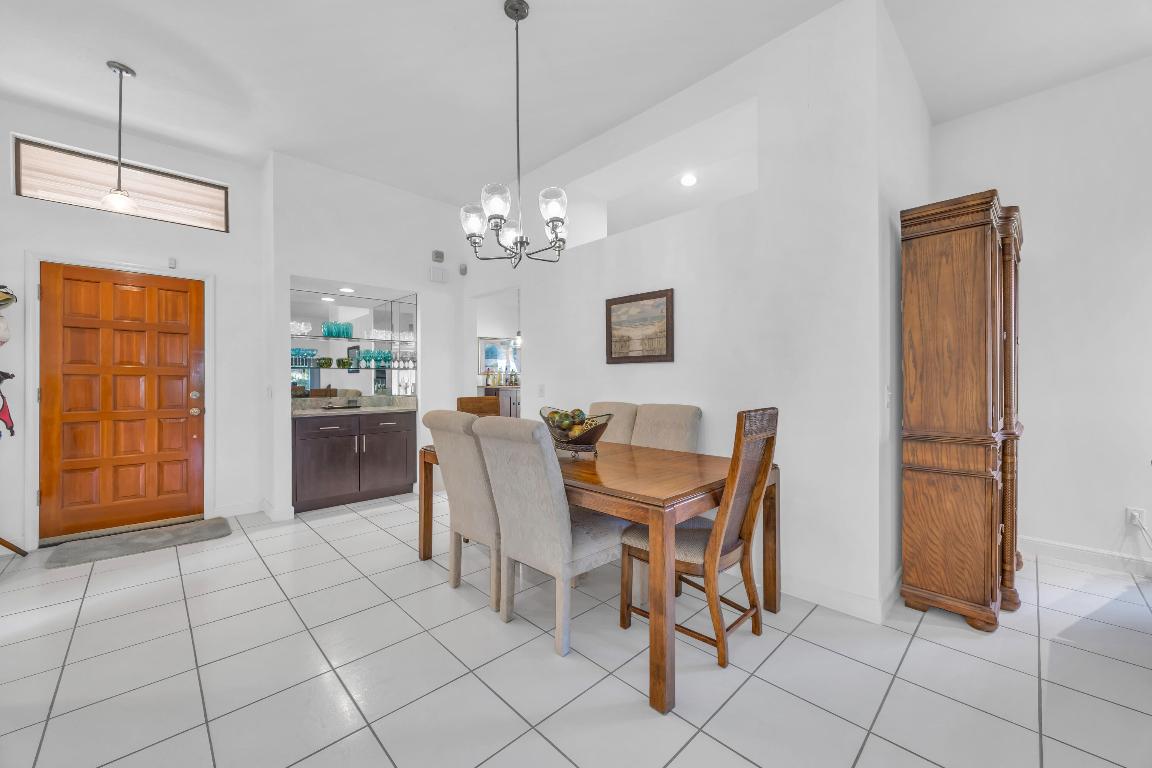 2735 SW Mariposa Circle