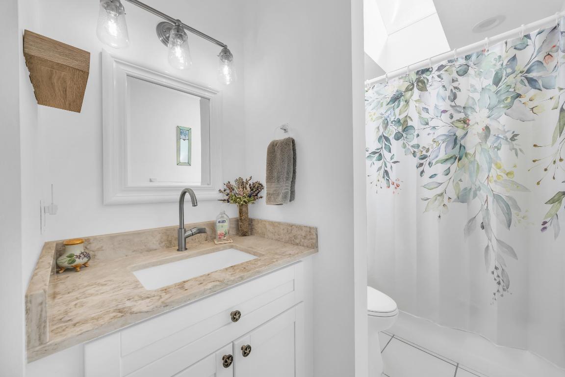 2735 SW Mariposa Circle