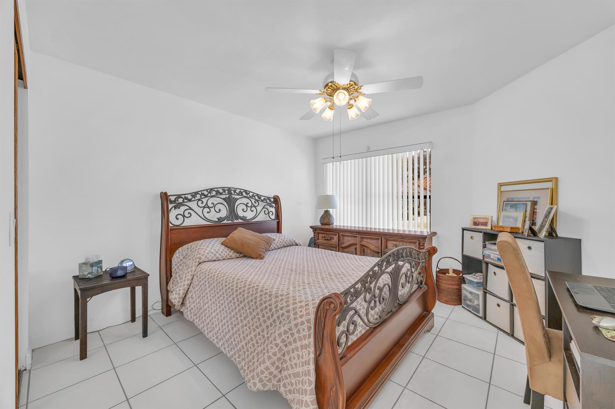 2735 SW Mariposa Circle