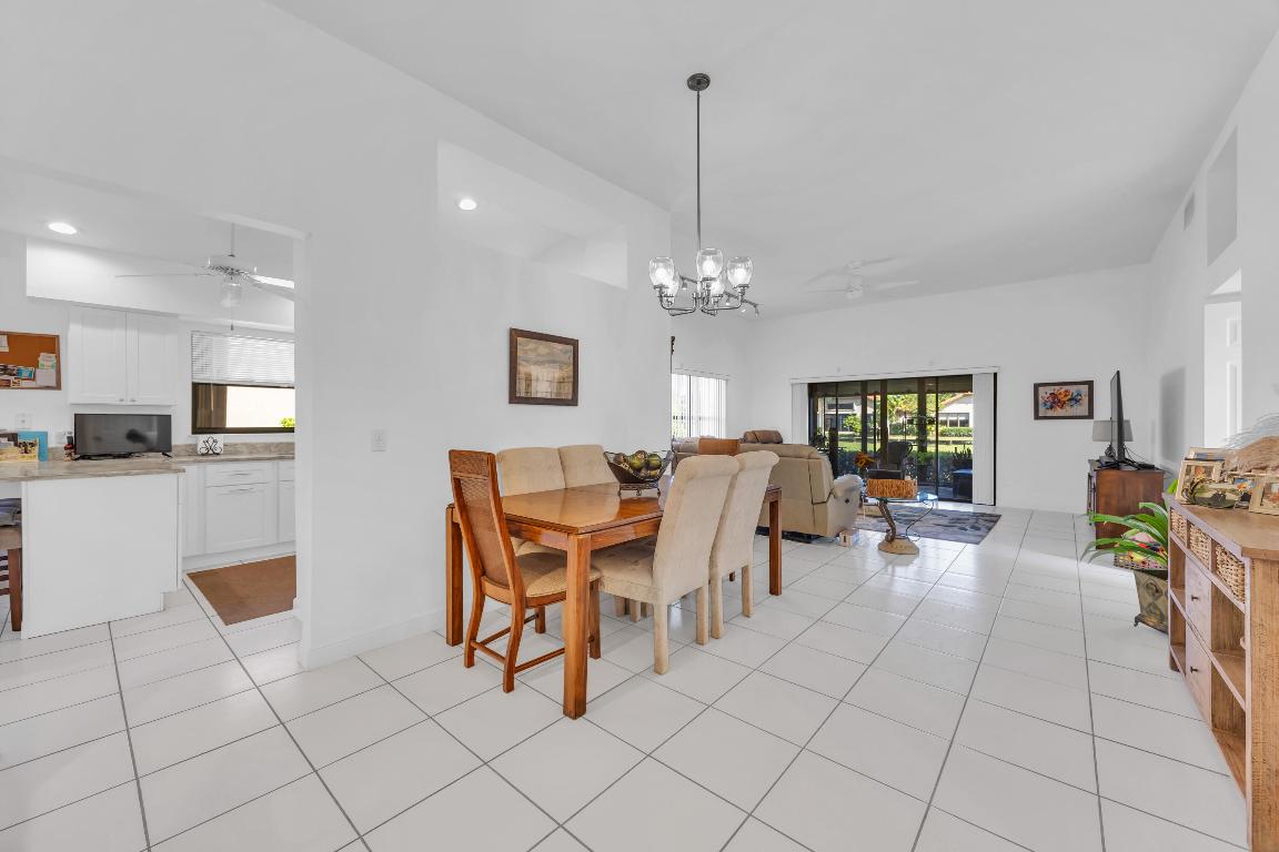 2735 SW Mariposa Circle