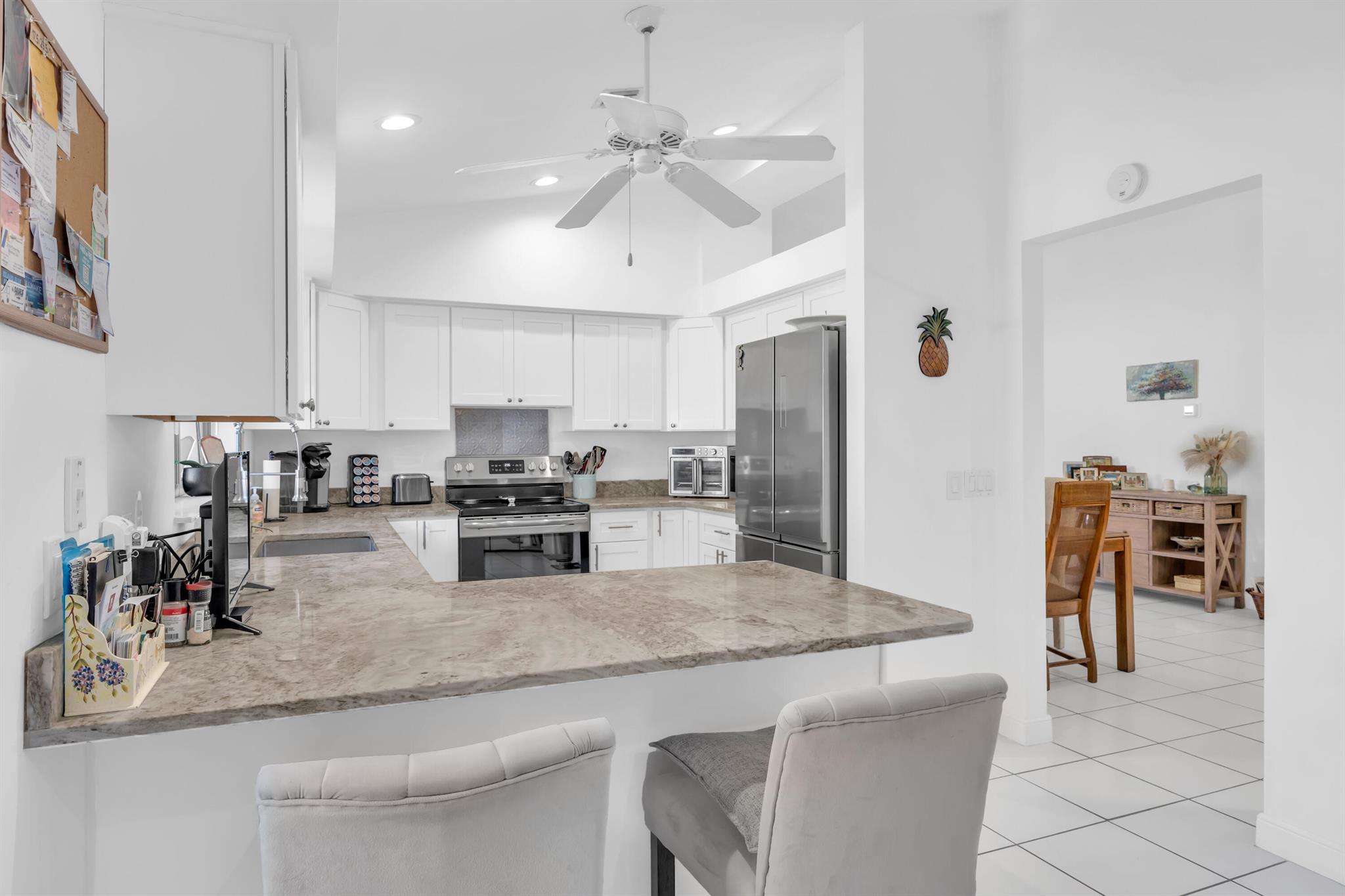 2735 SW Mariposa Circle