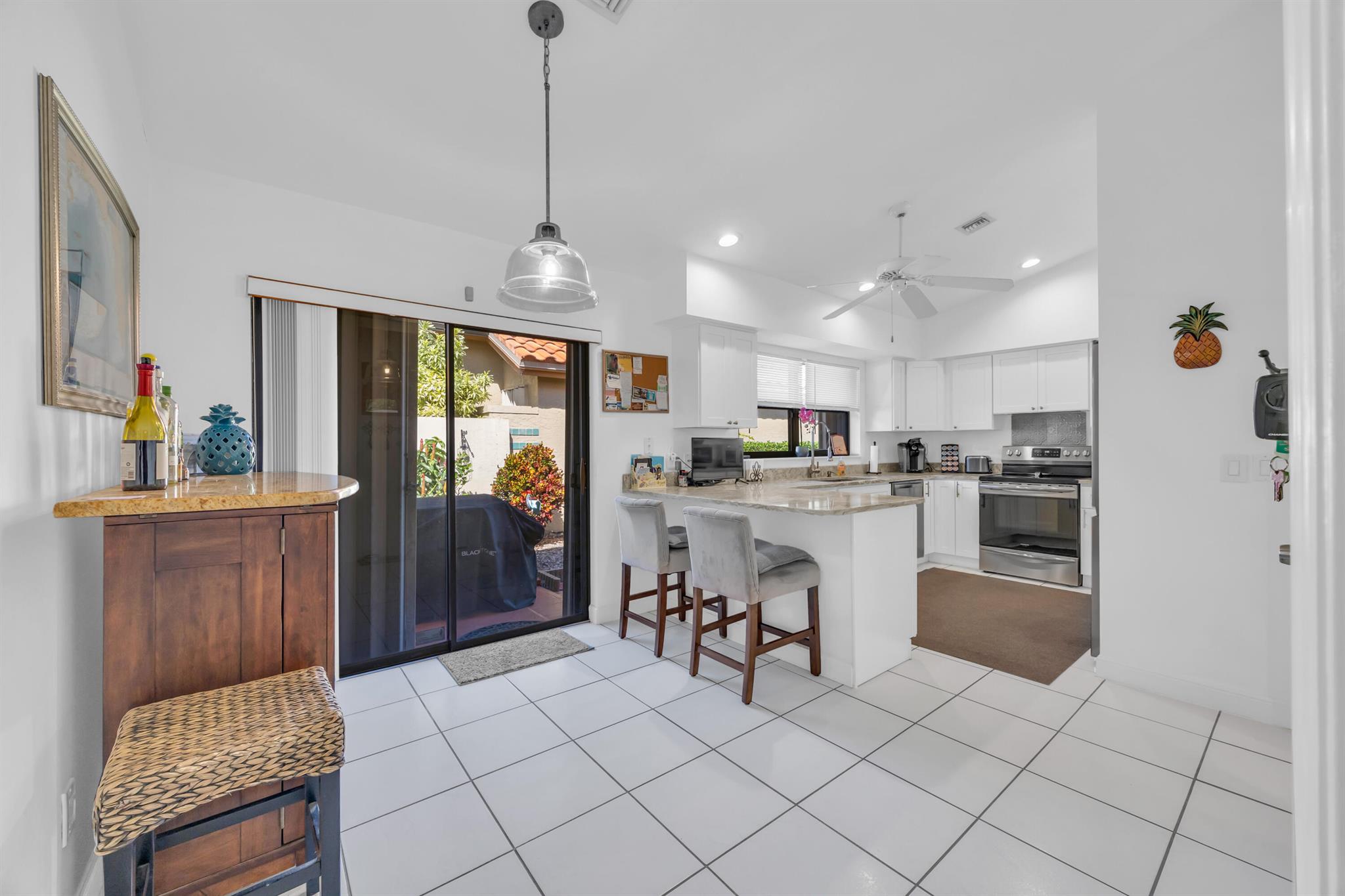 2735 SW Mariposa Circle