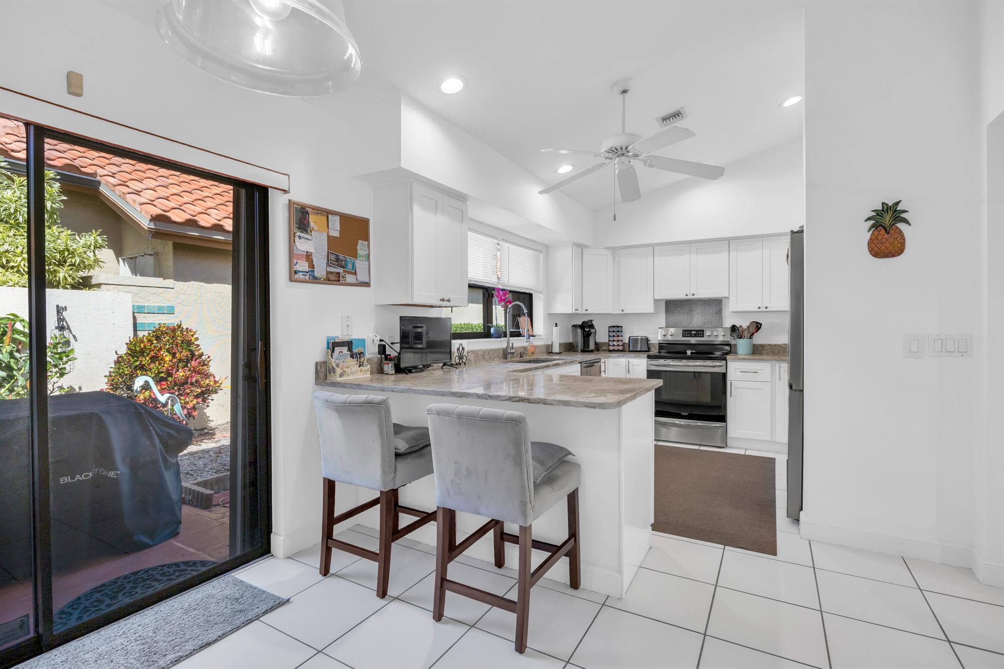 2735 SW Mariposa Circle