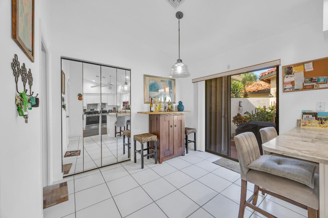 2735 SW Mariposa Circle