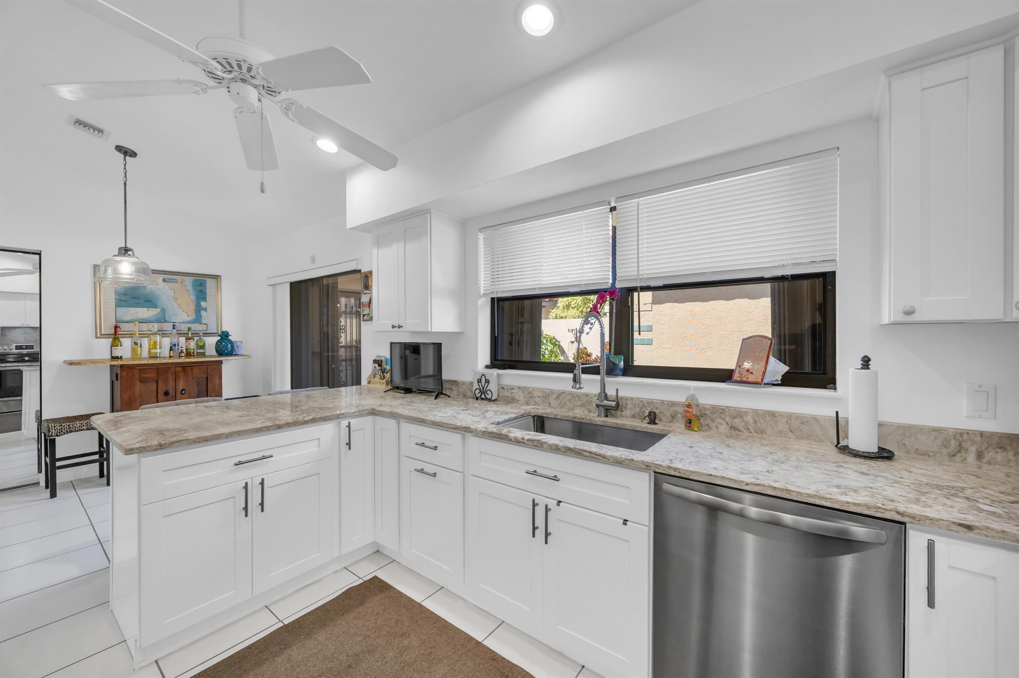 2735 SW Mariposa Circle