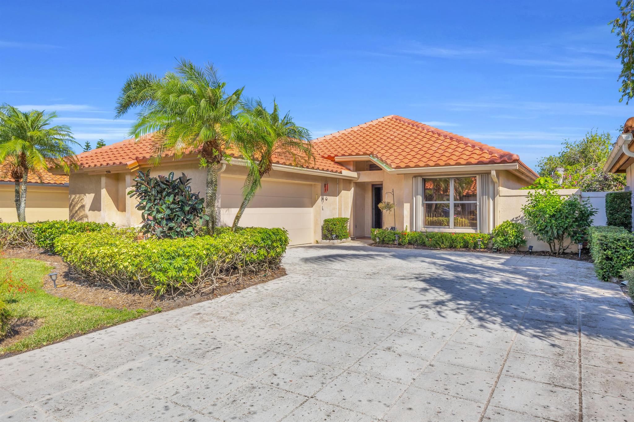 2735 SW Mariposa Circle