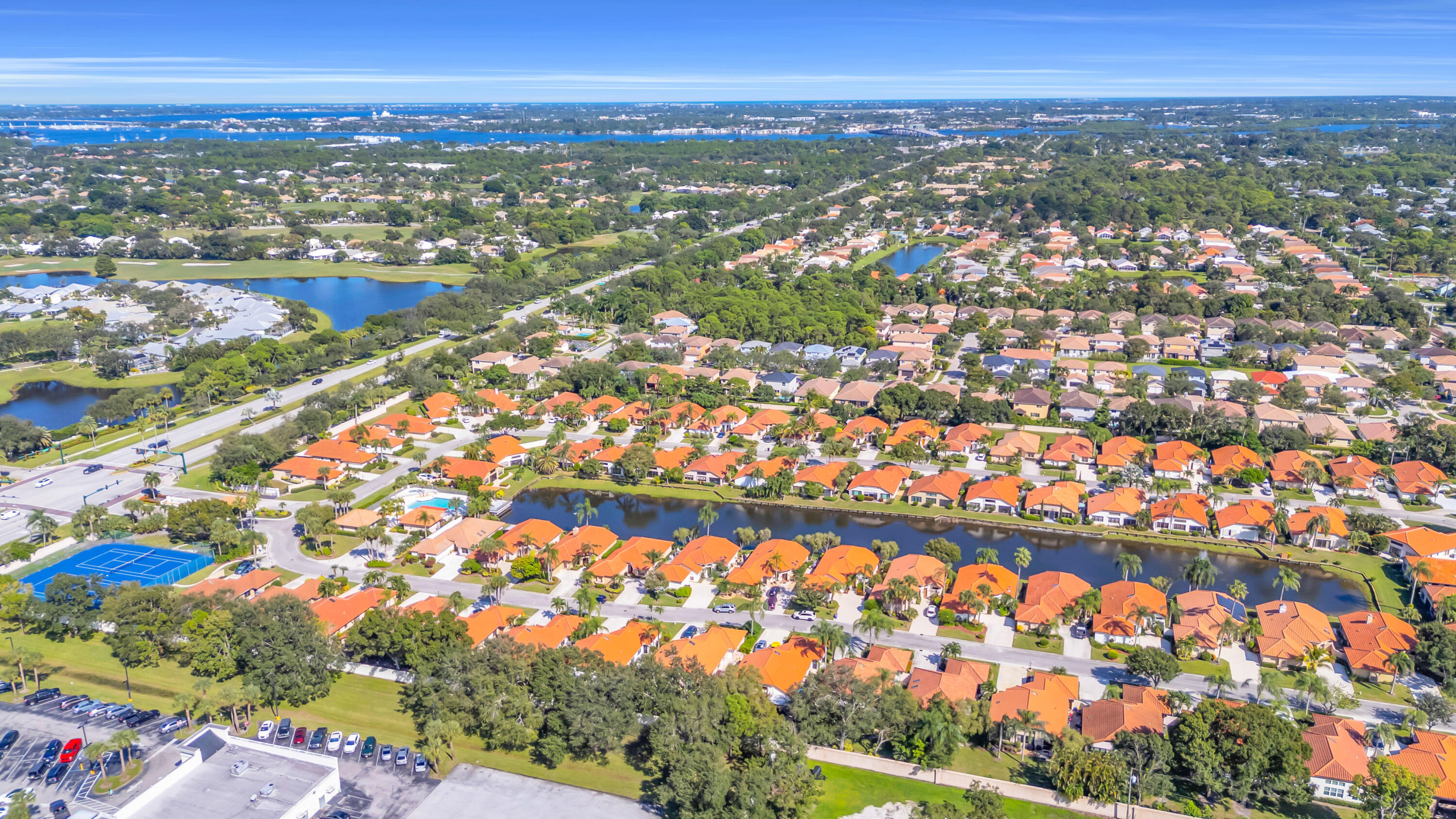 2735 SW Mariposa Circle