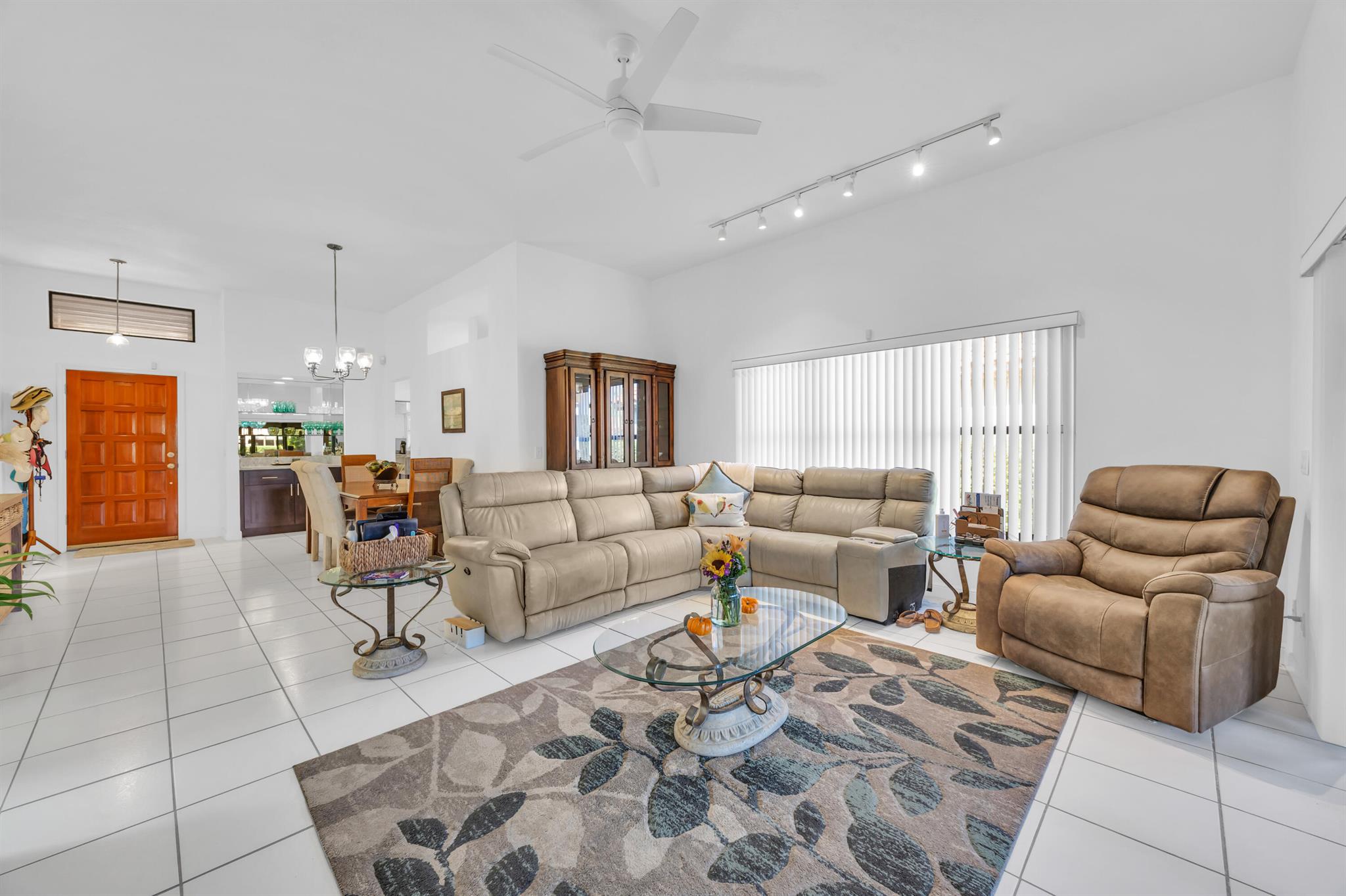 2735 SW Mariposa Circle