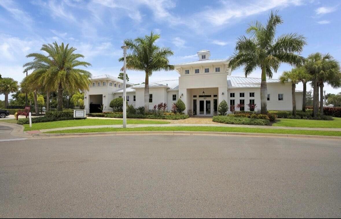 668 SW Riverwatch Place