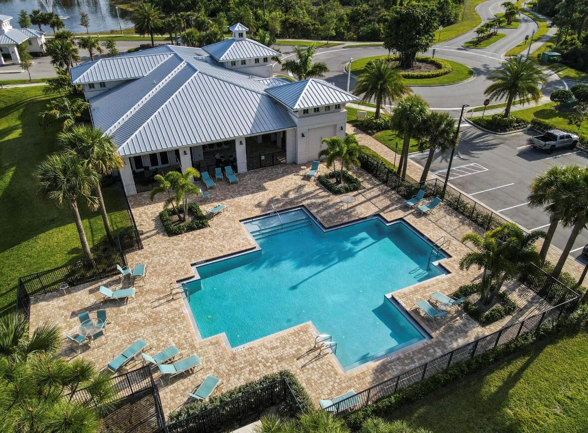 668 SW Riverwatch Place