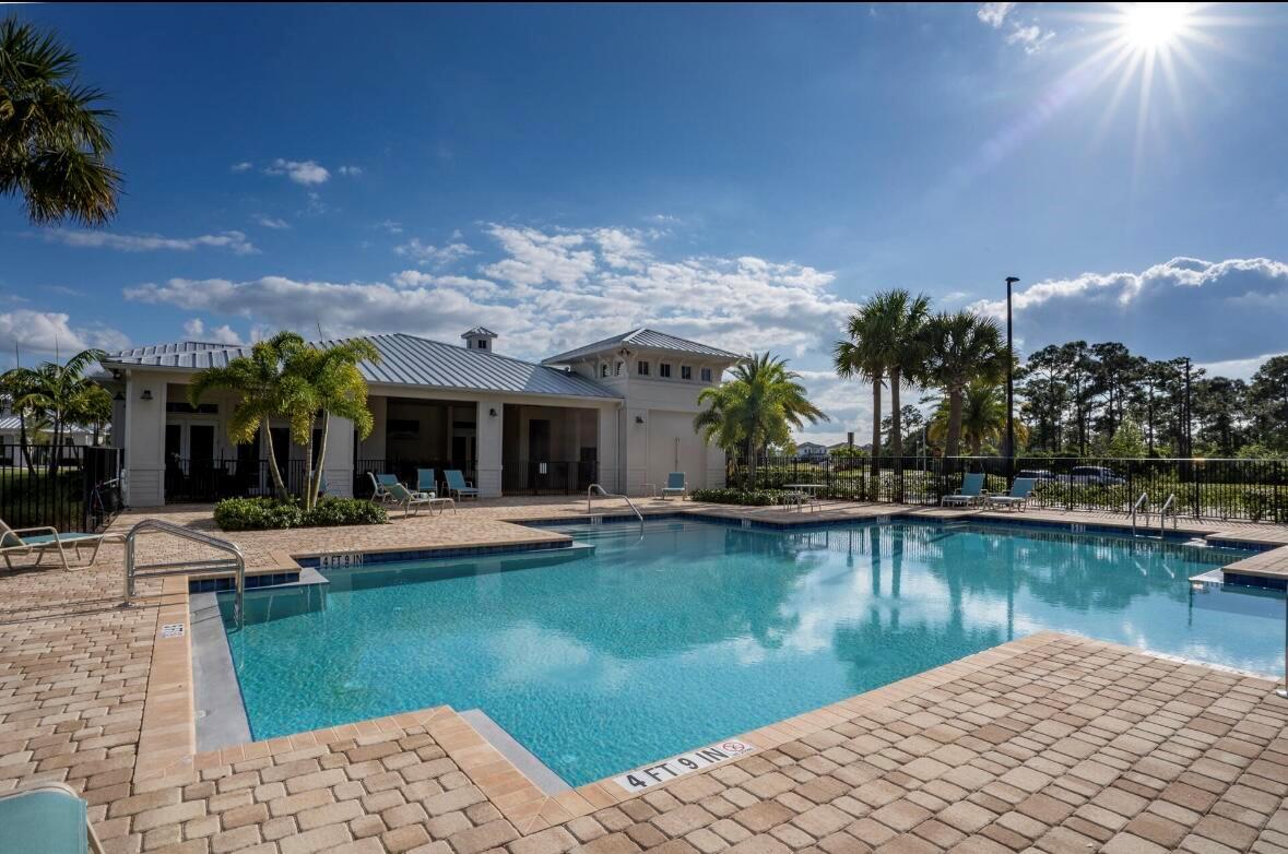 668 SW Riverwatch Place