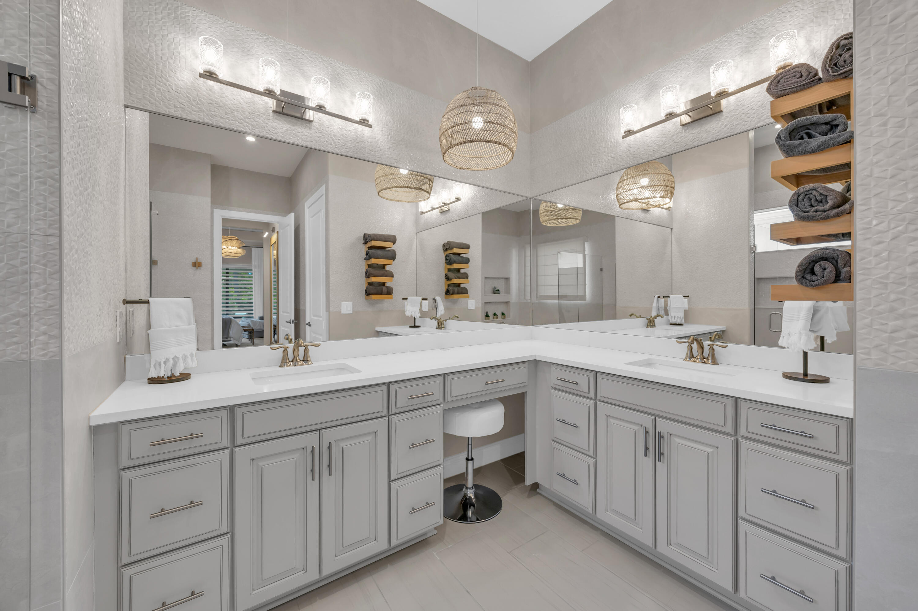 668 SW Riverwatch Place