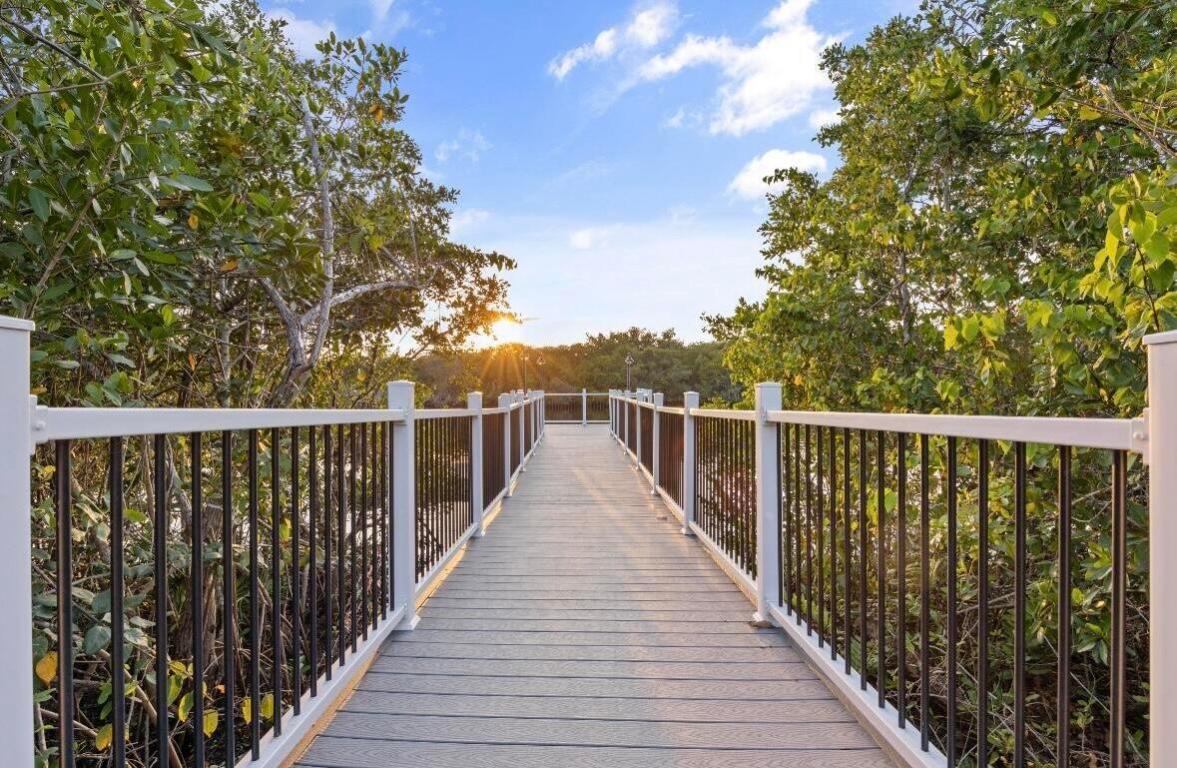 668 SW Riverwatch Place