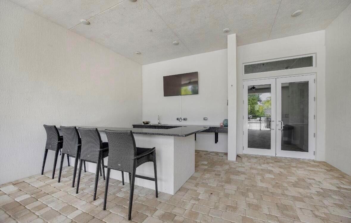 668 SW Riverwatch Place