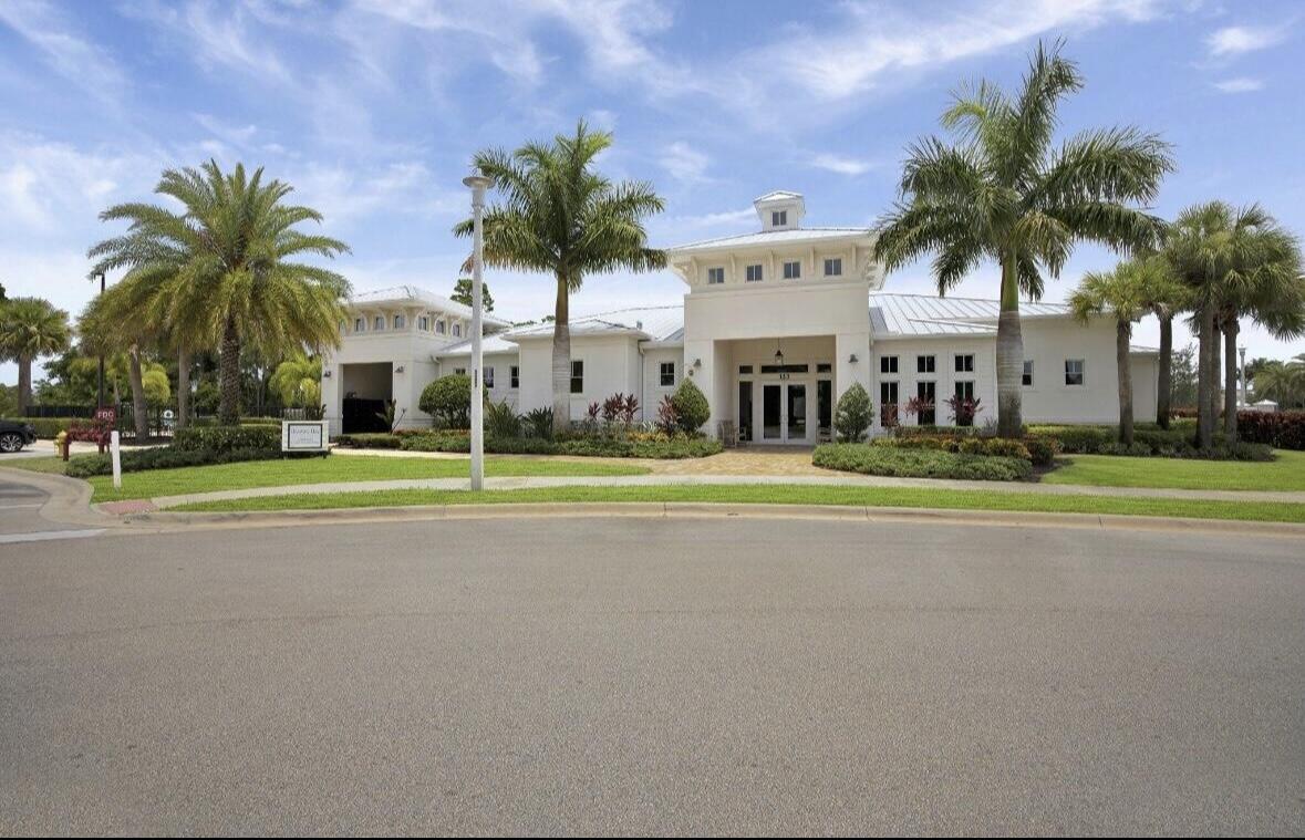 684 SW Pennfield Terrace