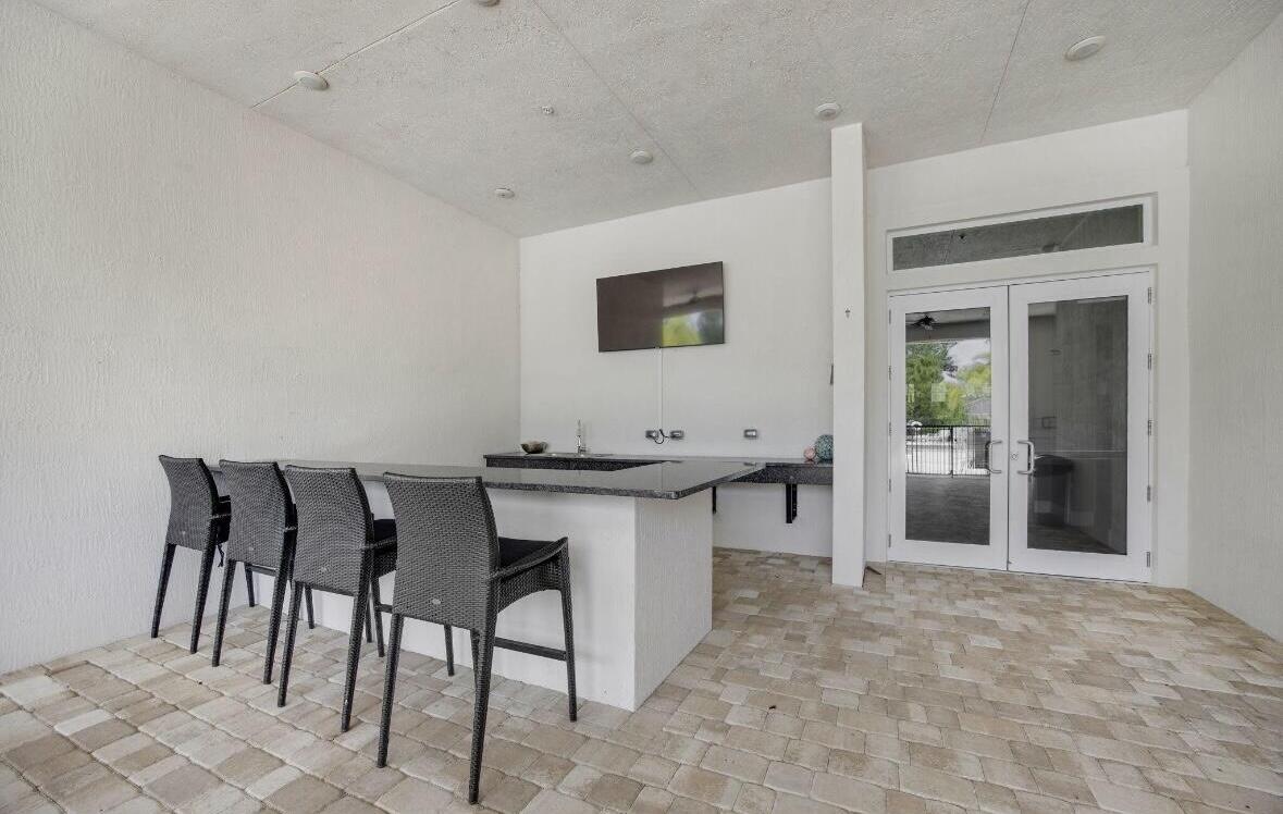 684 SW Pennfield Terrace