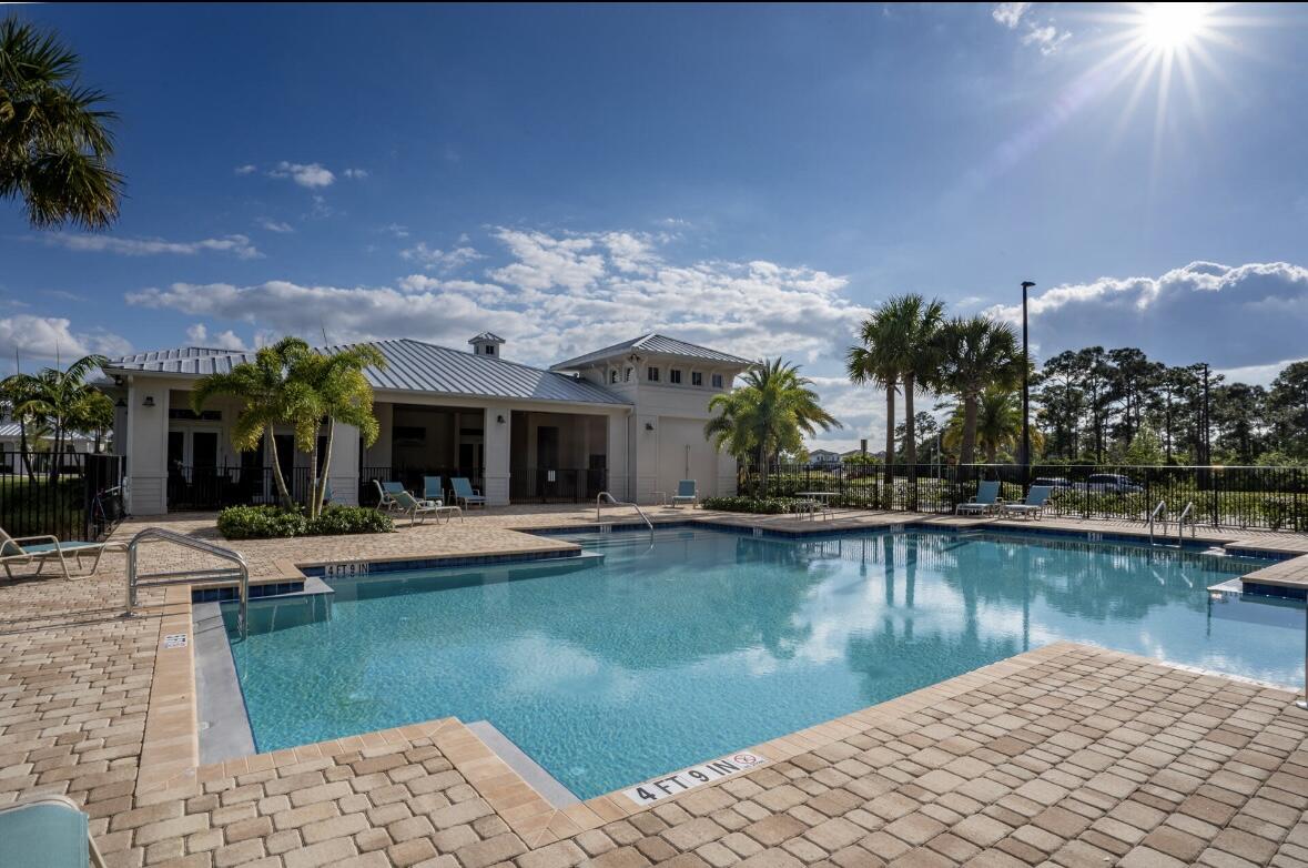 684 SW Pennfield Terrace