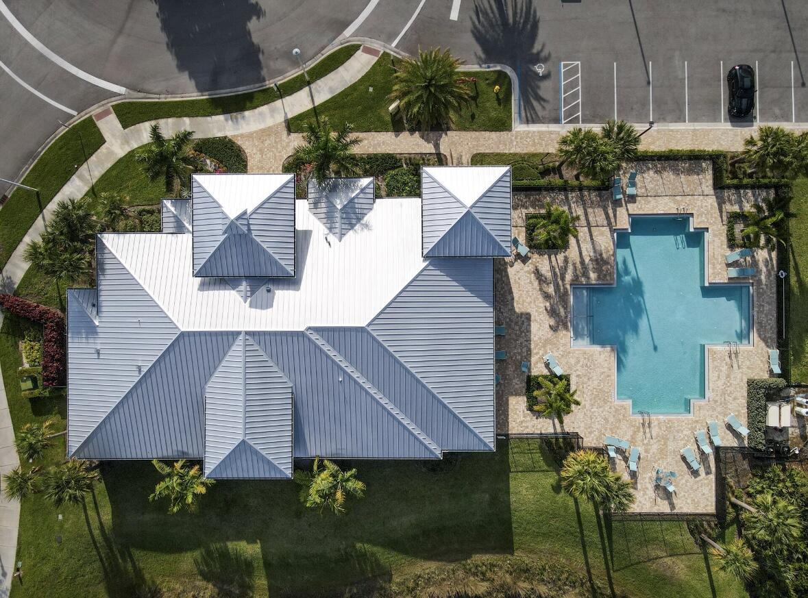 684 SW Pennfield Terrace