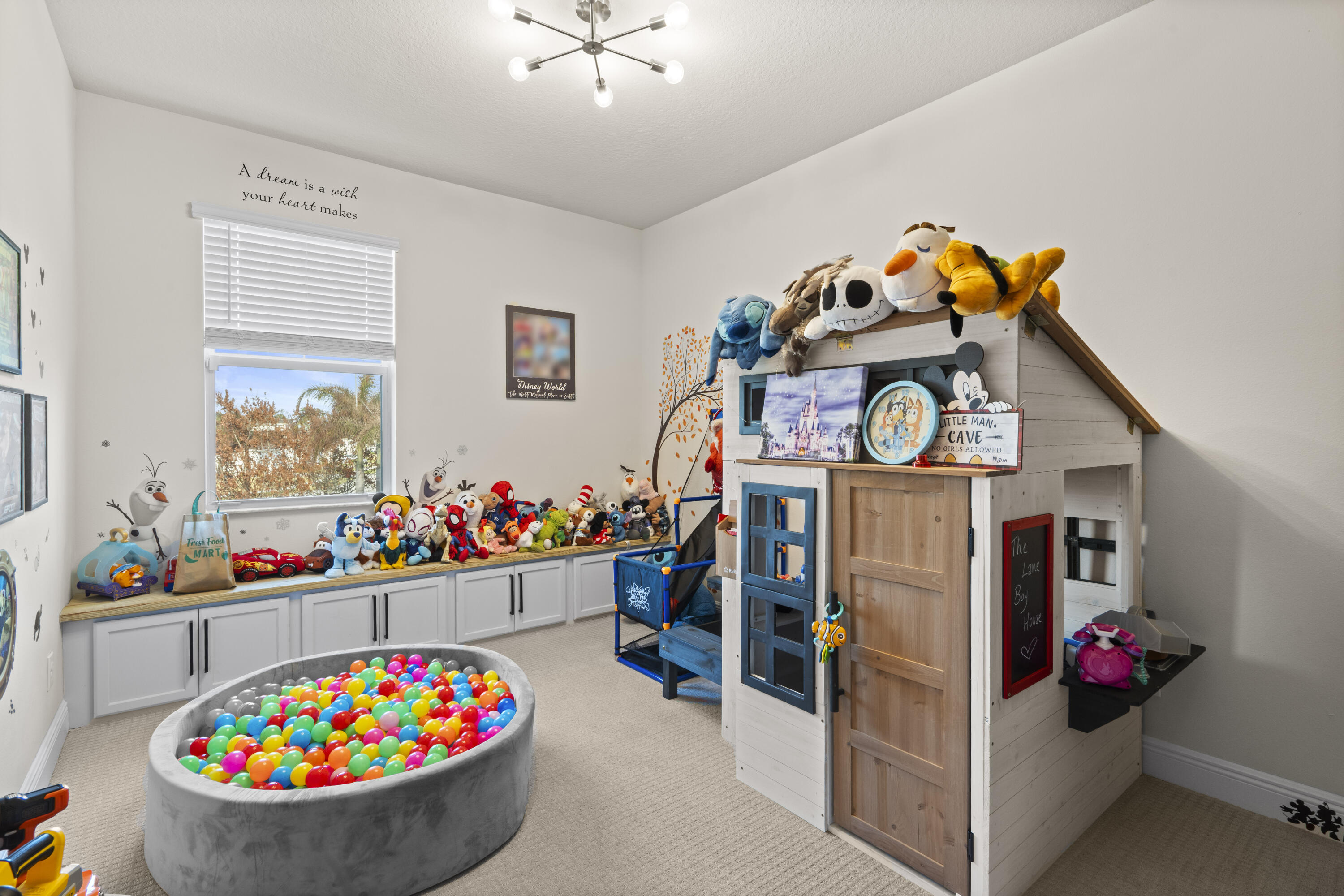 684 SW Pennfield Terrace