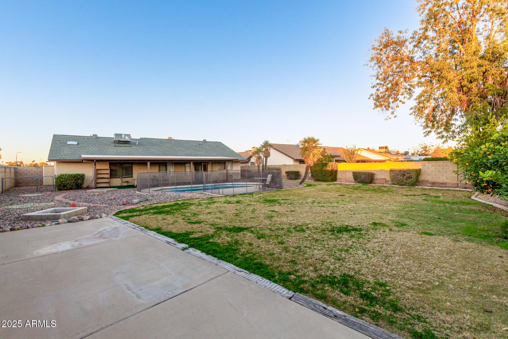 1729 W BROOKS Street