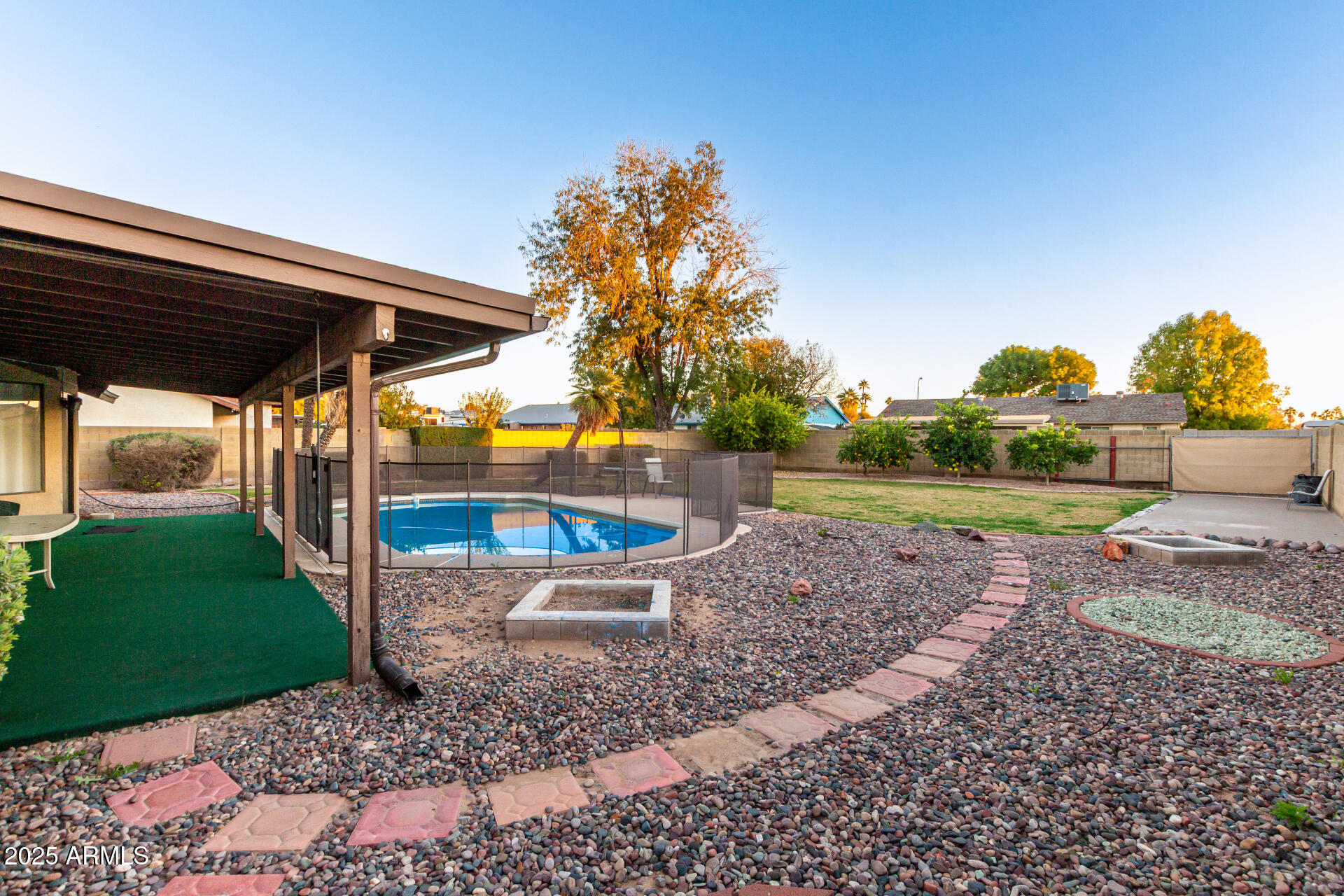 1729 W BROOKS Street