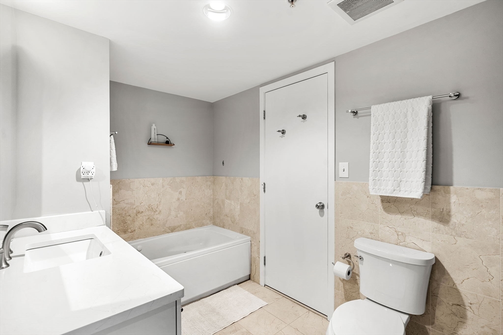 210 South Street # 5 Unit: 8-5