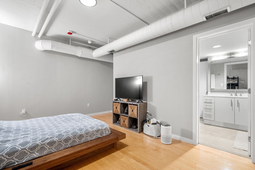 210 South Street # 5 Unit: 8-5