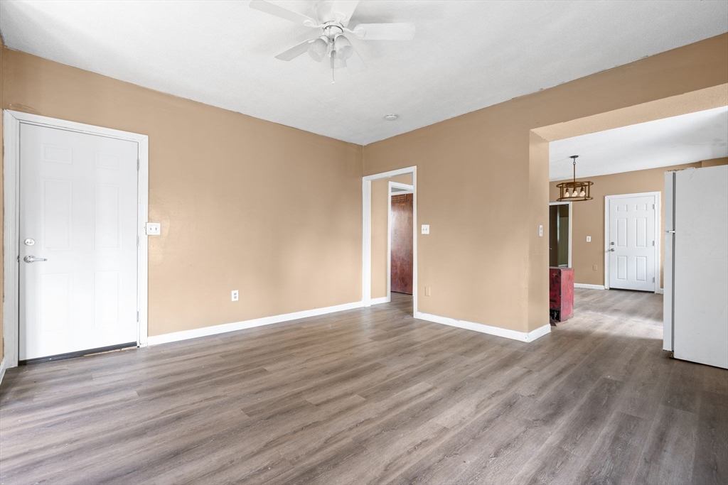121 Austin St
