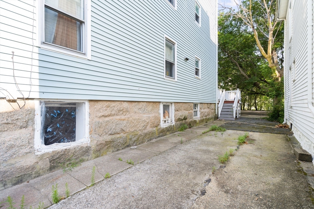 121 Austin St