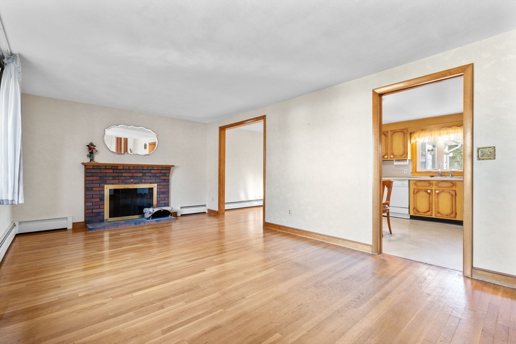 4 Dunham Rd