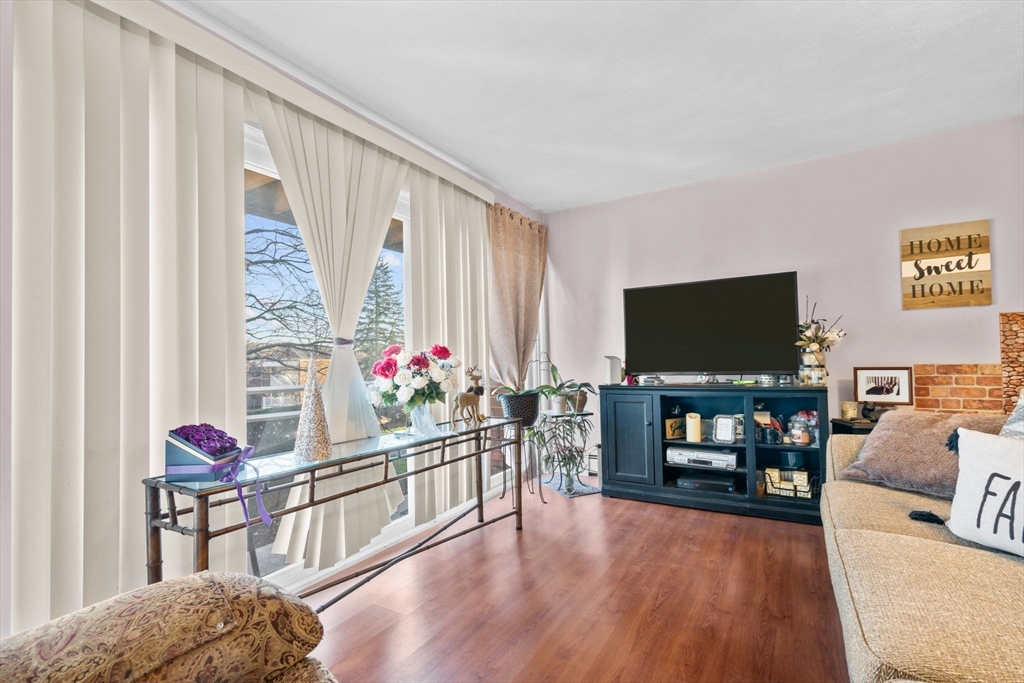 107 Walnut St # 1