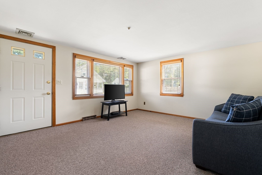 33 Julian Rd